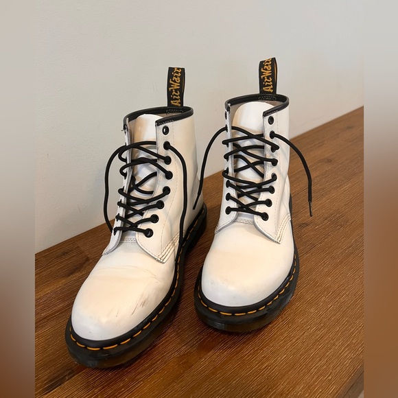 Doc Marten white women’s lace up boots - Picture 4 of 7